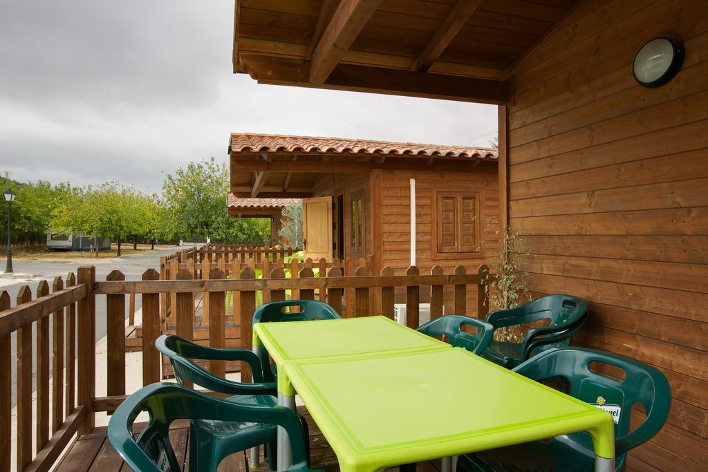 Camping La Sierrecilla Humilladero Bagian luar foto