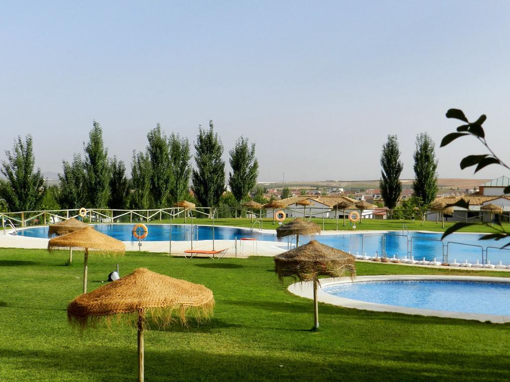 Camping La Sierrecilla Humilladero Bagian luar foto
